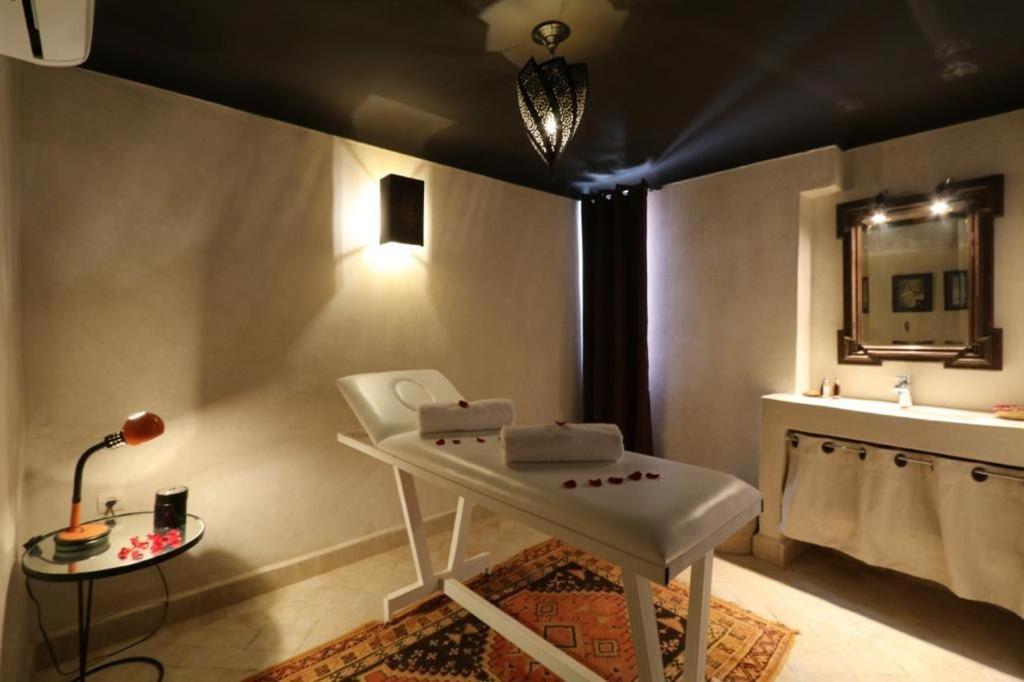 Riad 103 Medina Pool And Hammam Marrakesh Exterior photo