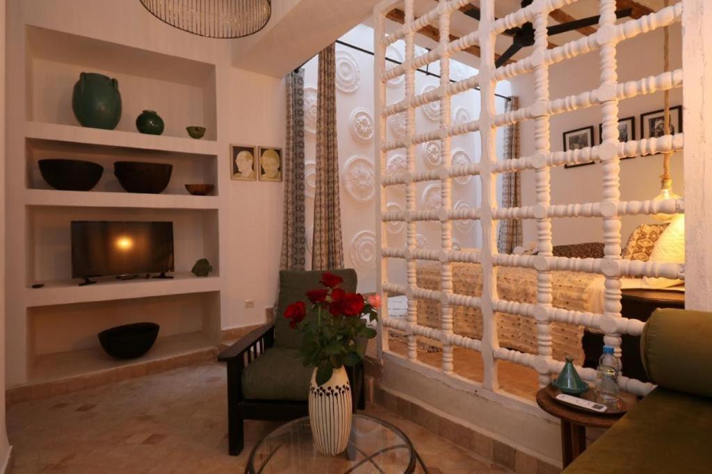 Riad 103 Medina Pool And Hammam Marrakesh Exterior photo
